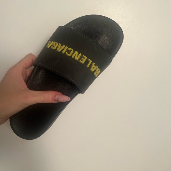 Balenciga Slides - Picture 1 of 3